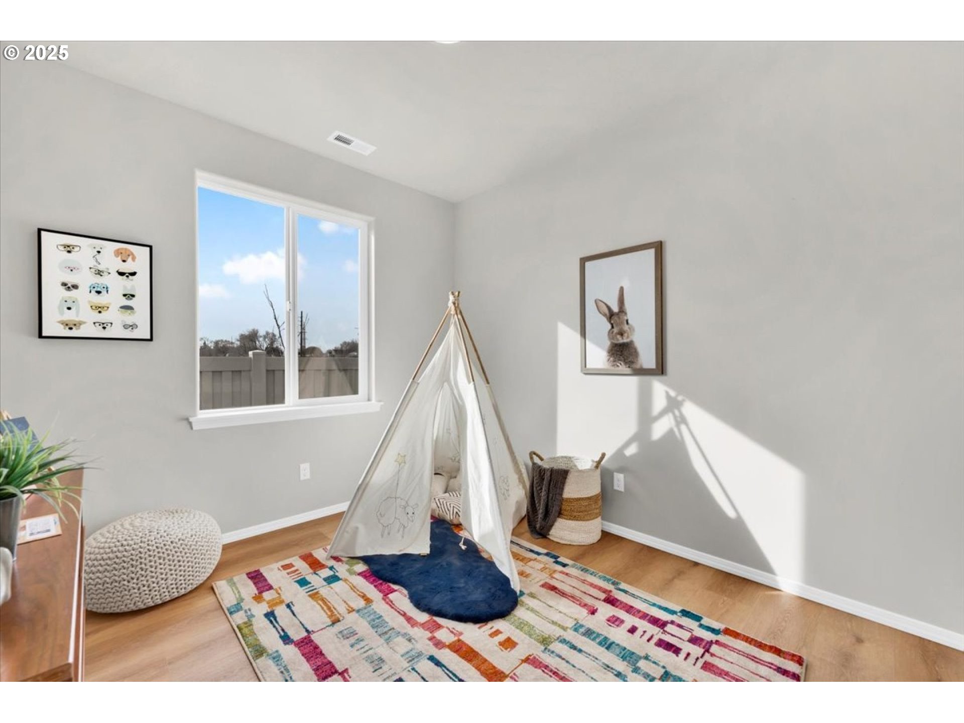 5190 Holly Street Springfield, OR 97478 - Photo 8 of 11 a view of entryway with furniture and wooden floor