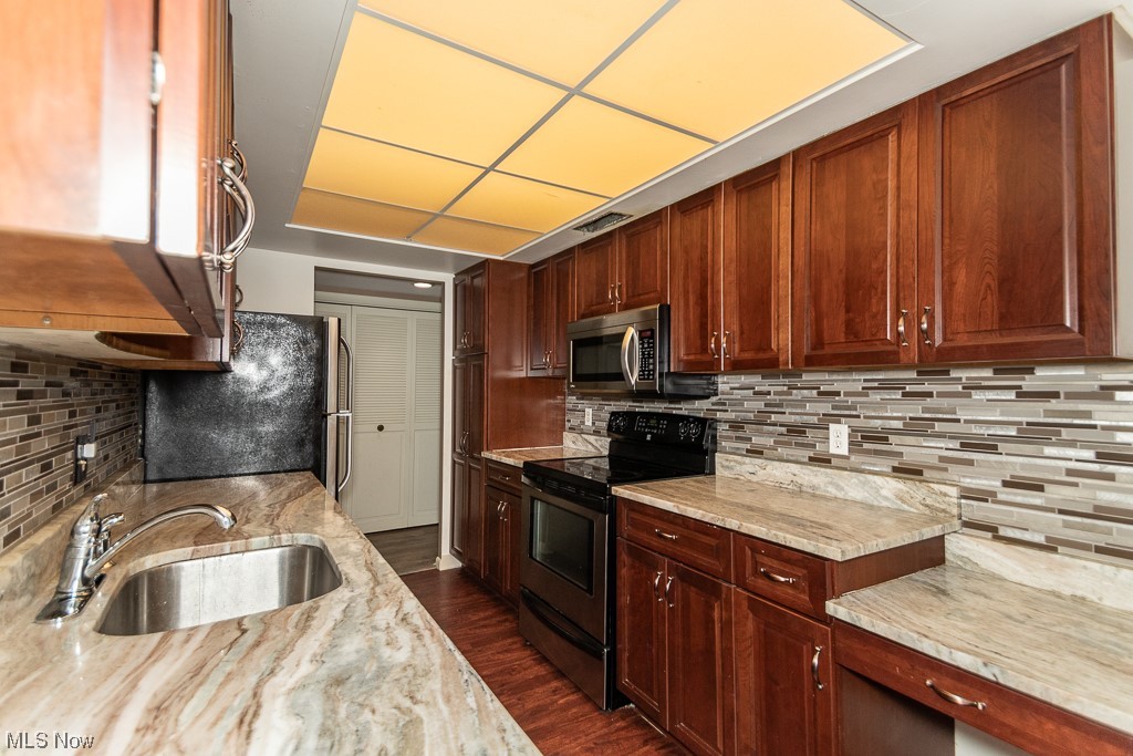3701 Mayfield Road, Unit 204 Cleveland, OH 44121 - Photo 3 of 33 Gallery Image 3