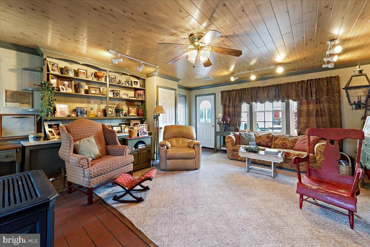 592 Nottingham Road Peach Bottom, PA 17563 - Photo 12 of 28 Family Room