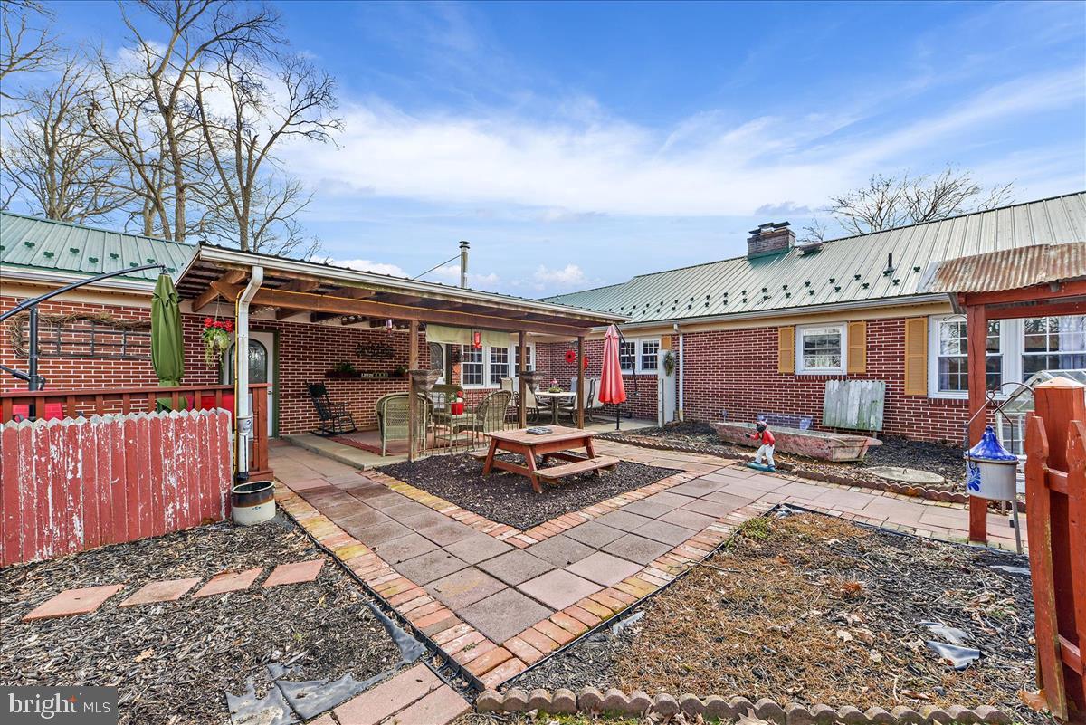 592 Nottingham Road Peach Bottom, PA 17563 - Photo 27 of 28 Large entertaining area