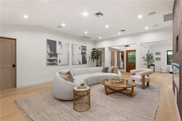 $2,799,000 | 13541 Chandler Boulevard, Sherman Oaks, CA 91401
