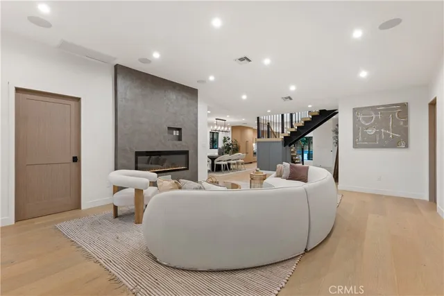 $2,799,000 | 13541 Chandler Boulevard, Sherman Oaks, CA 91401