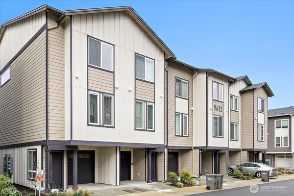 $3,250 | 9612 19th Avenue Southeast, Unit A, Everett, WA 98208