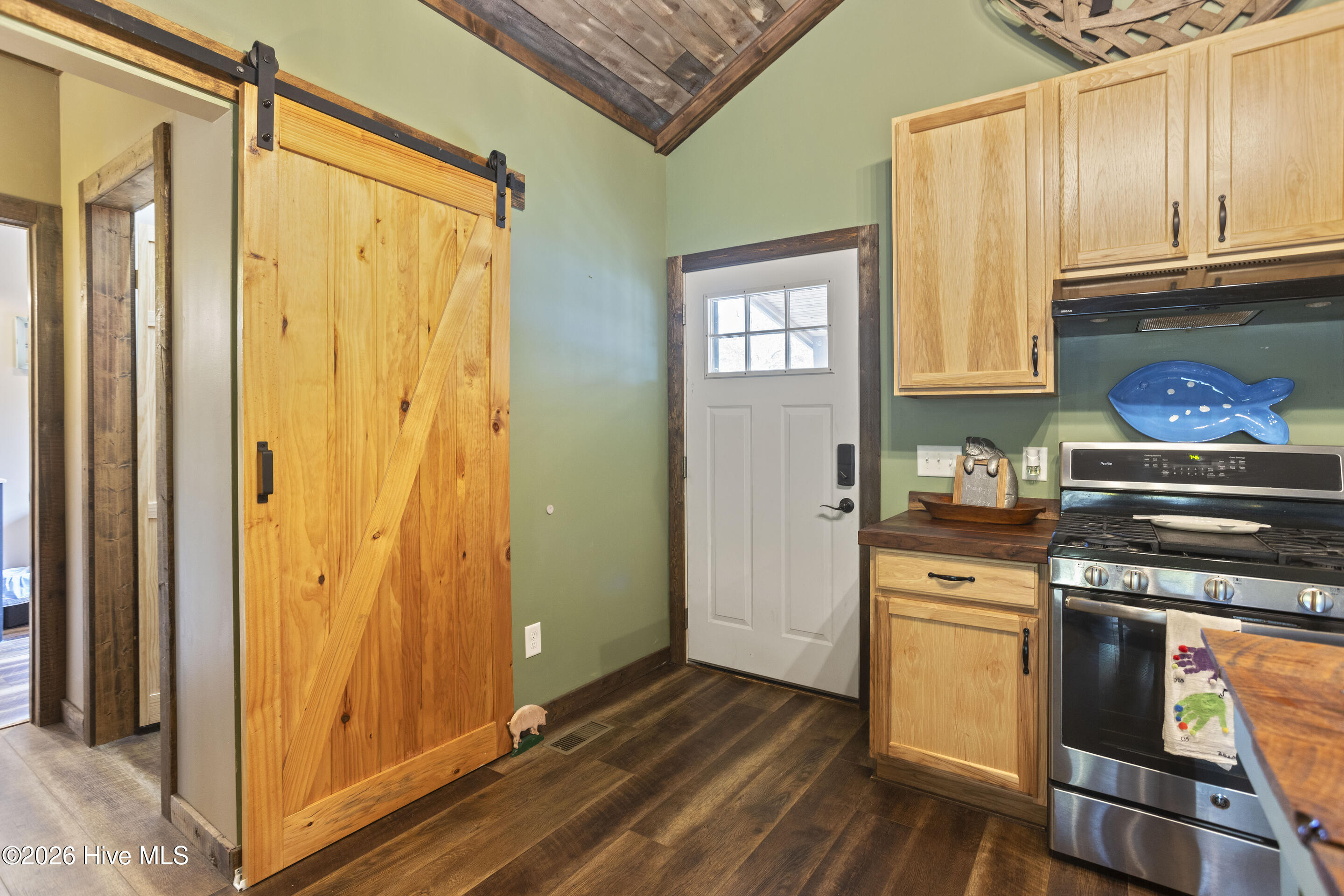 229 Estate Road Atkinson, NC 28421 - Photo 52 of 79 Entry into Kitchen