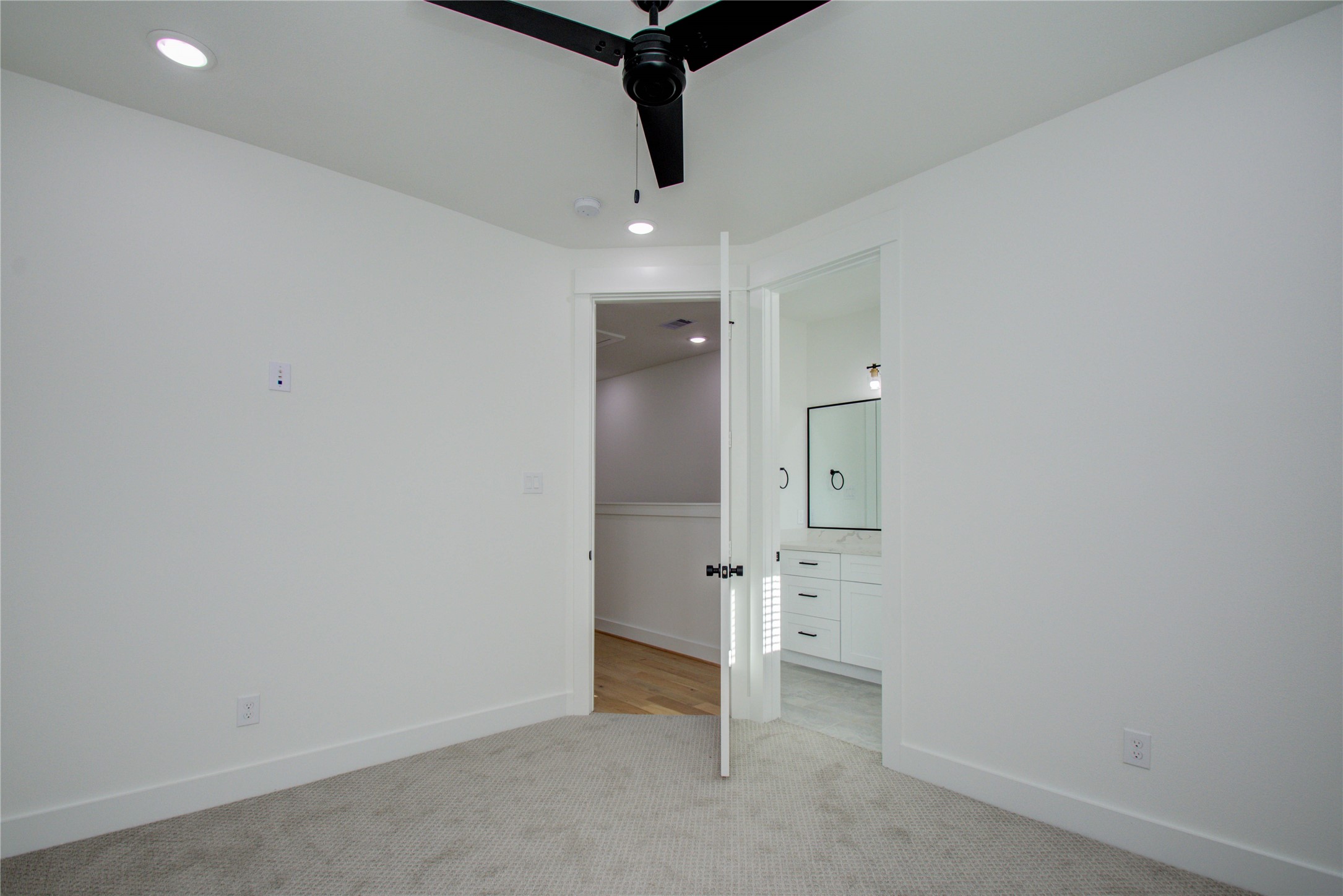 3206 Live Oak Street Houston, TX 77004 - Photo 20 of 35 an empty room with closet and wooden floor