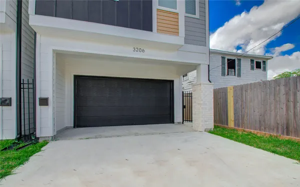$2,700 | 3206 Live Oak Street, Houston, TX 77004