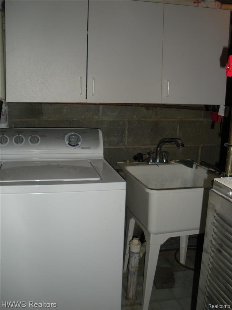 885 Beryl Court Rochester, MI 48307 - Photo 27 of 30 Lower level laundry