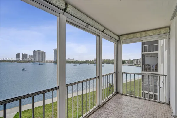 $2,000 | 2920 Point E Drive, Unit N408, Aventura, FL 33160