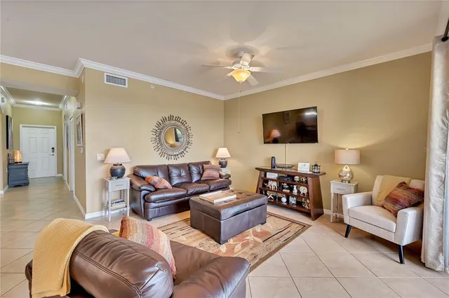 $2,100 | 7019 River Hammock Drive, Unit 202, Bradenton, FL 34212