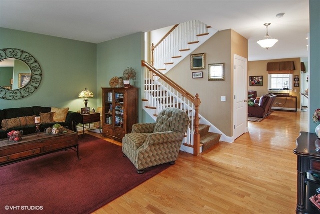 157 Gage Road Riverside, IL 60546 - Photo 3 of 25