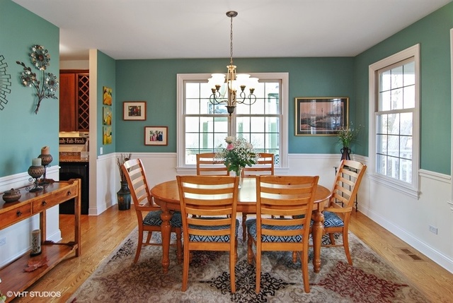 157 Gage Road Riverside, IL 60546 - Photo 8 of 25