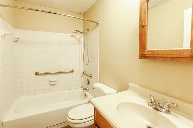 $1,935 | 529 Clyde Street, Liberty, MO 64068