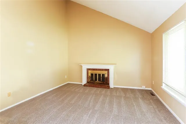 $1,935 | 529 Clyde Street, Liberty, MO 64068