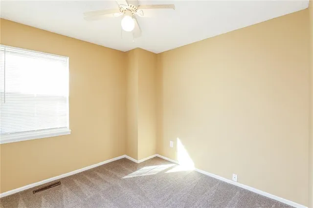 $1,935 | 529 Clyde Street, Liberty, MO 64068