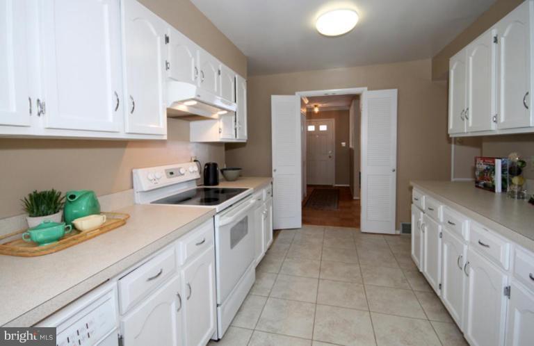 7408 Elgar Street Springfield, VA 22151 - Photo 11 of 30 Kitchen