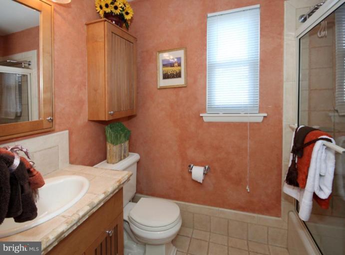 7408 Elgar Street Springfield, VA 22151 - Photo 17 of 30 Bath #1