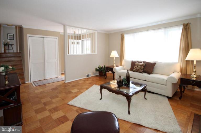 7408 Elgar Street Springfield, VA 22151 - Photo 3 of 30 Living Room
