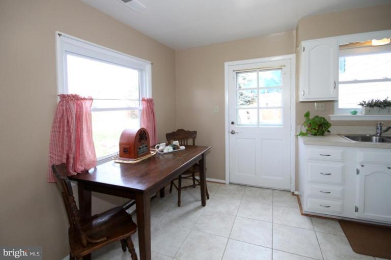 7408 Elgar Street Springfield, VA 22151 - Photo 10 of 30 Breakfast Area