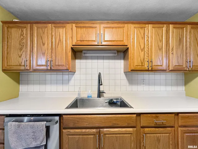 $140,000 | 2908 North Saint Philomena Court, Peoria, IL 61604