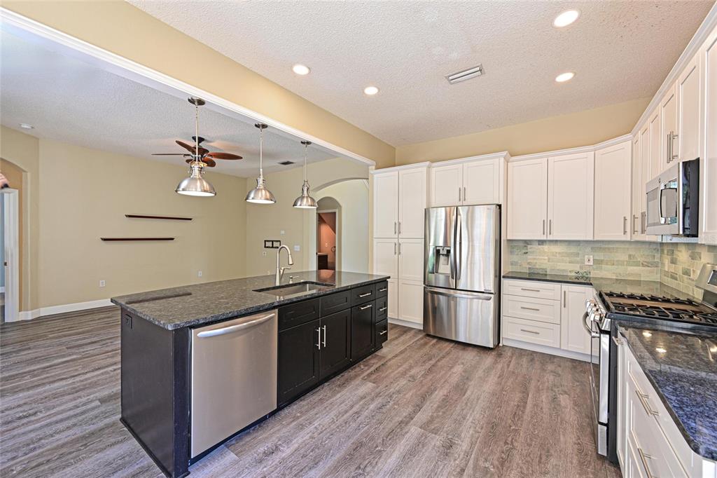 6248 Tupelo Trail Lakewood Ranch, FL 34202 - Photo 14 of 53