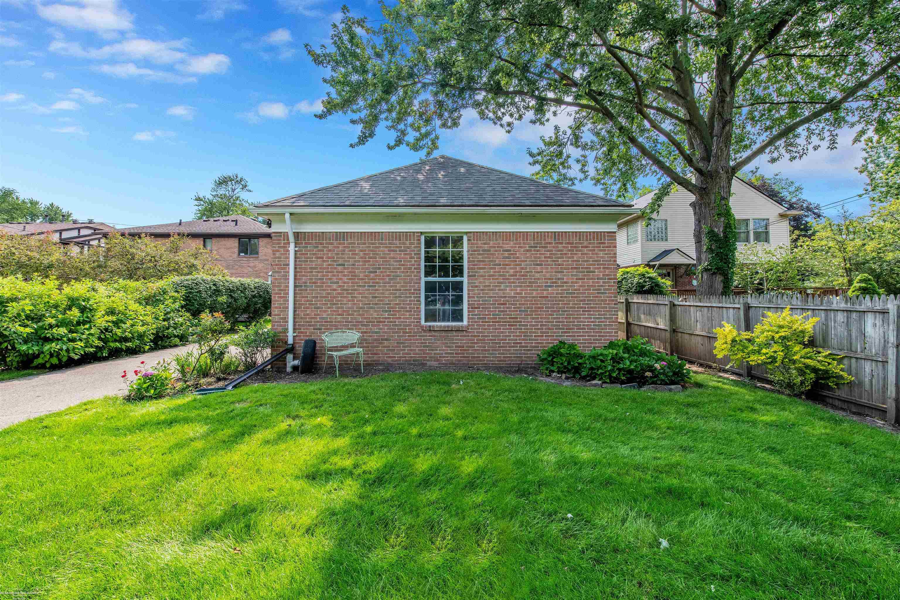 860 Neff Road Grosse Pointe, MI 48230 - Photo 29 of 30 50117572-28.JPG