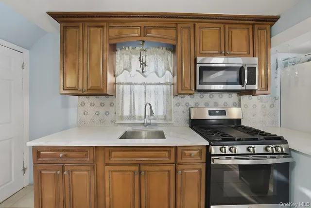 $669,000 | 96 Gordon Street, Yonkers, NY 10701