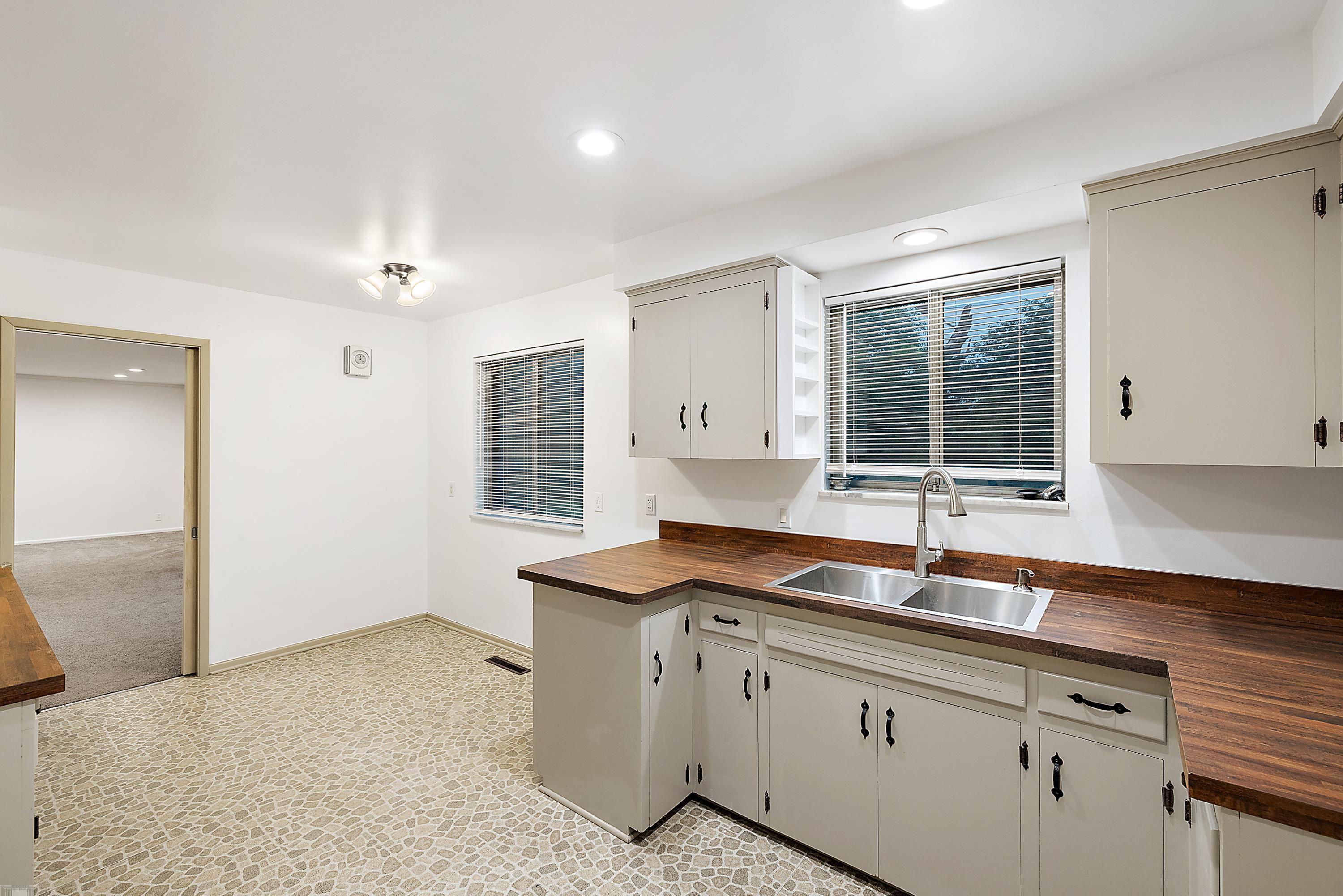 426 Barclay Road Grosse Pointe, MI 48236 - Photo 15 of 38 50119794-14.JPG