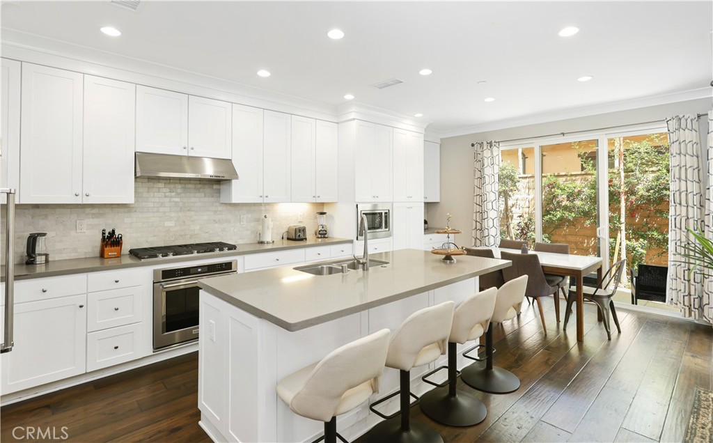 231 Rodeo Irvine, CA 92602 - Photo 3 of 48 Gallery Image 3
