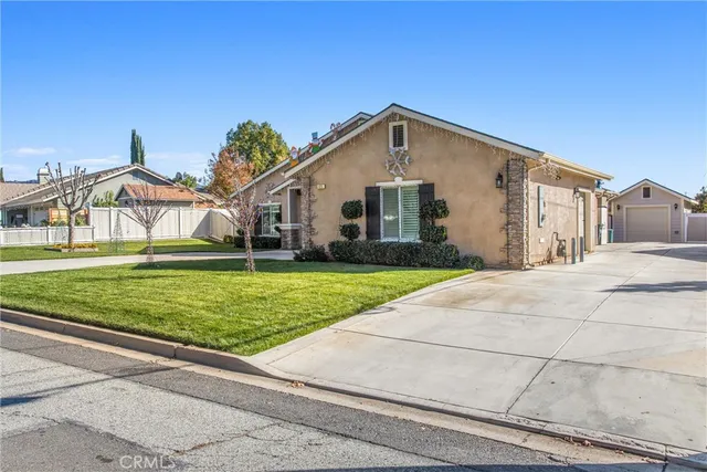 $689,000 | 425 Sandalwood Drive, Calimesa, CA 92320
