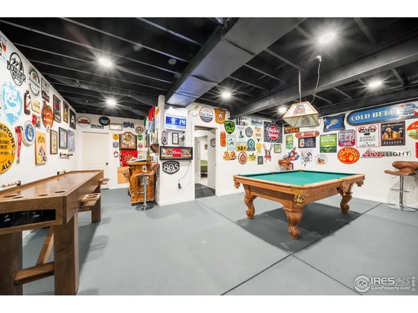 a room with lots of tables and chairs