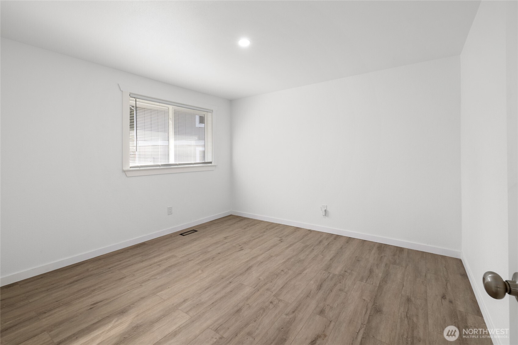 9926 71st Street Southwest Lakewood, WA 98498 - Photo 16 of 40