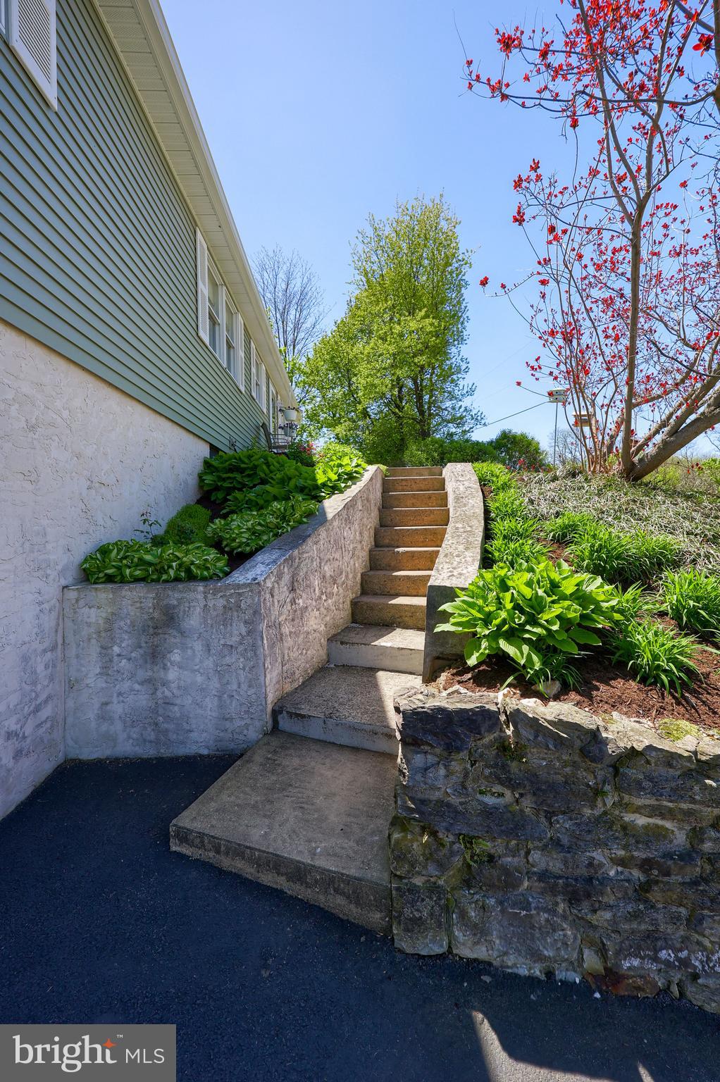 147 Radcliff Road Willow Street, PA 17584 - Photo 5 of 41