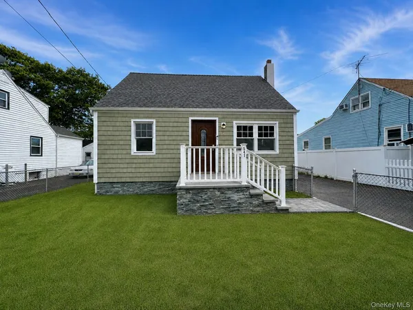 $649,999 | 541 North Indiana Avenue, Lindenhurst, NY 11757