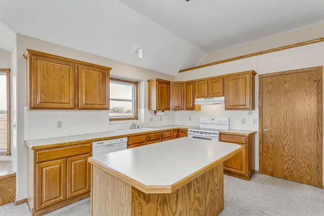 $340,000 | 1067 Northeast 70 Avenue, Kingman, KS 67068