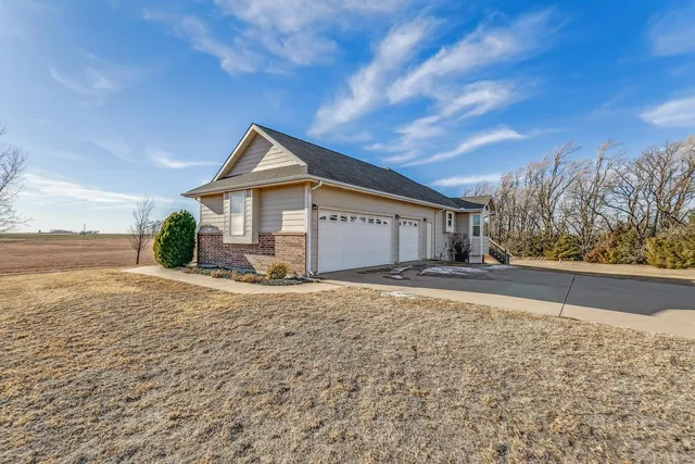 $340,000 | 1067 Northeast 70 Avenue, Kingman, KS 67068