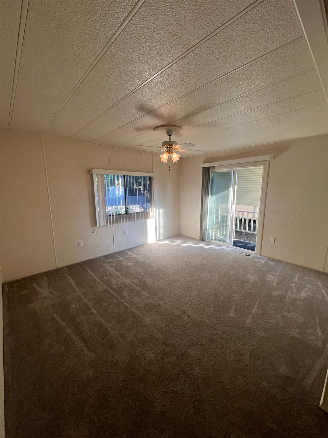 3955 Coffee Road, Unit 53 Modesto, CA 95355 - Photo 7 of 39 a view of a livingroom with a ceiling fan and window