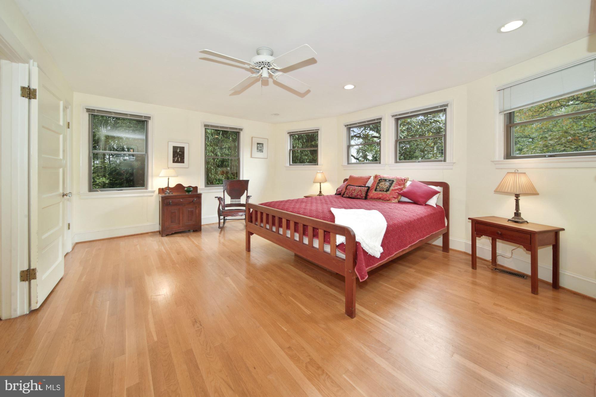 5211 Goddard Road Bethesda, MD 20814 - Photo 14 of 41 Owner's bedroom on main level