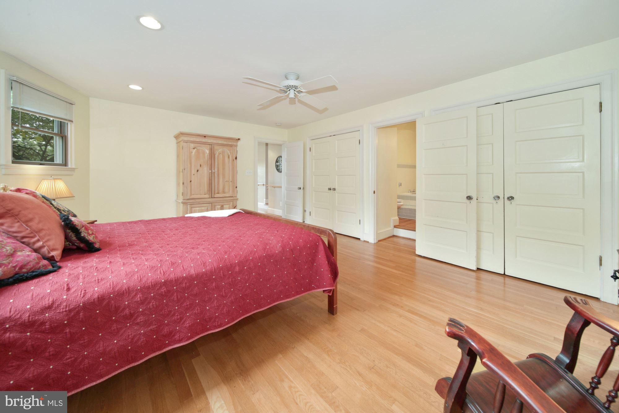 5211 Goddard Road Bethesda, MD 20814 - Photo 15 of 41 Owner's bedroom with double closets