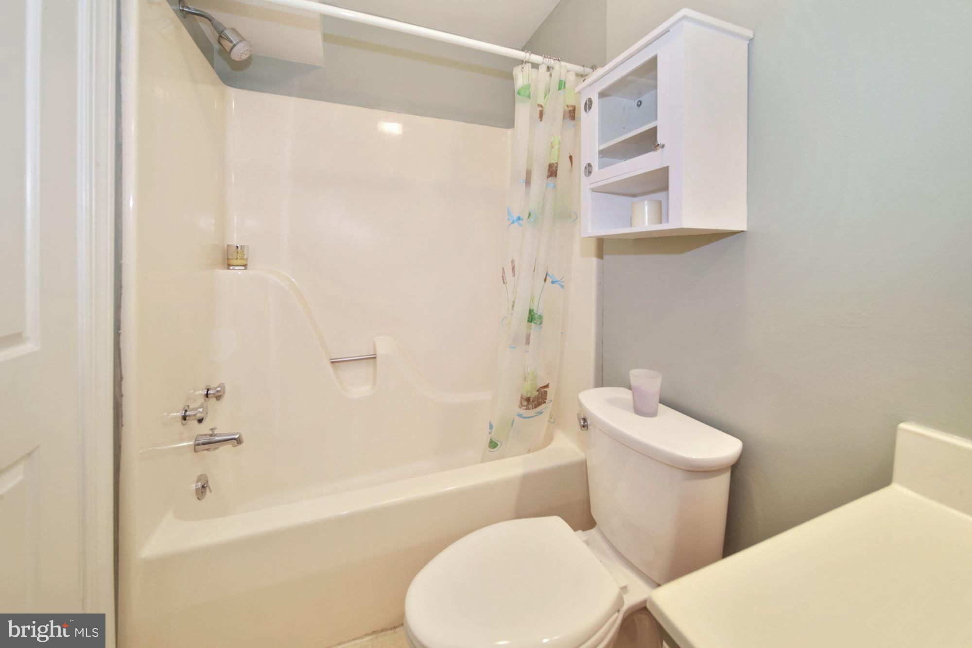 5211 Goddard Road Bethesda, MD 20814 - Photo 21 of 41 En suite bath for bedroom 2