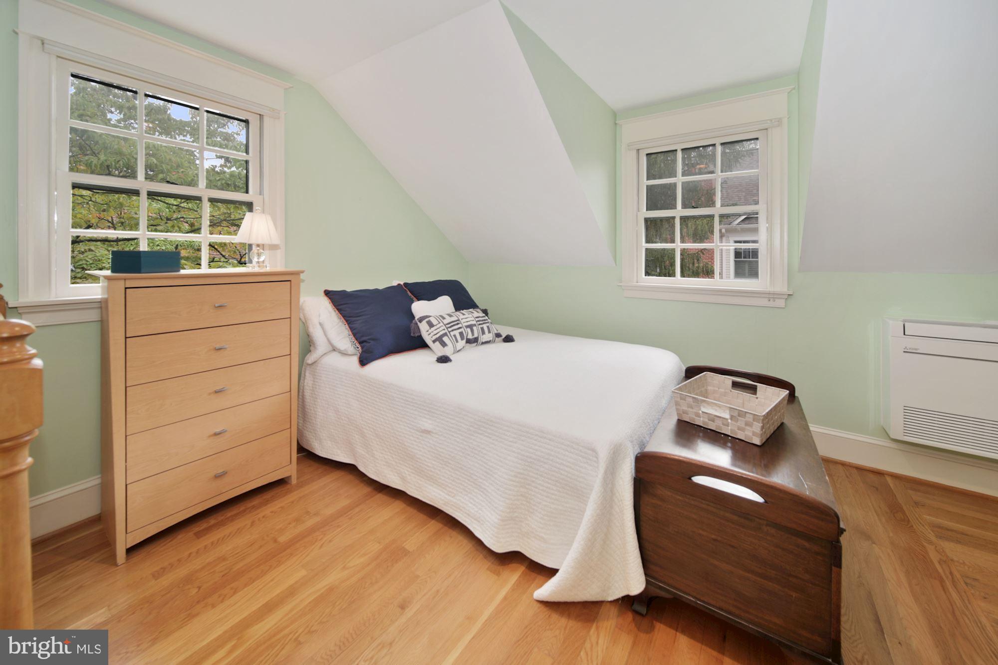 5211 Goddard Road Bethesda, MD 20814 - Photo 23 of 41 Upper level bedroom