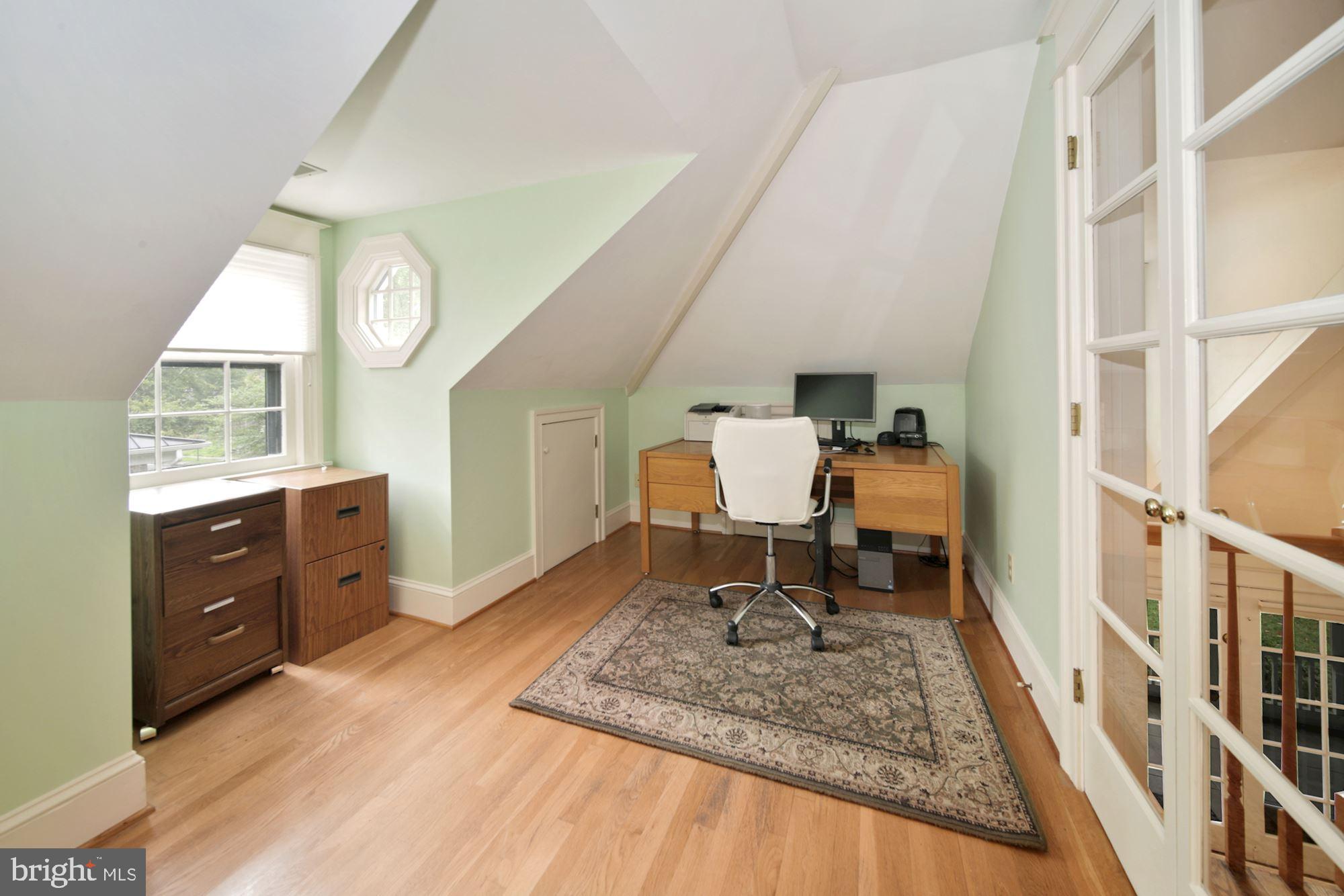 5211 Goddard Road Bethesda, MD 20814 - Photo 24 of 41 Upper level loft office area