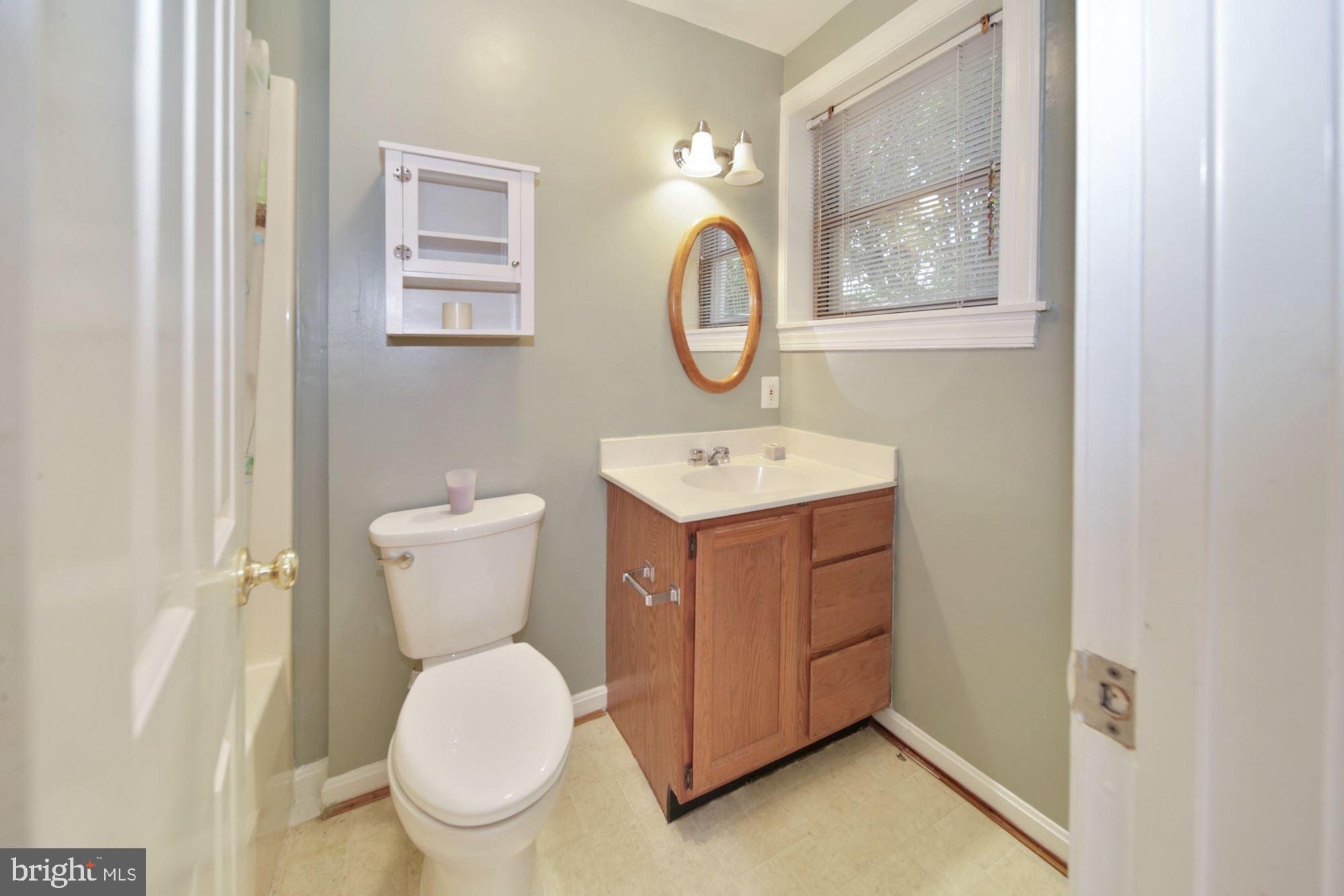 5211 Goddard Road Bethesda, MD 20814 - Photo 33 of 41 En suite bath for LL bedroom