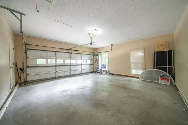 an empty room with windows and pillars in it