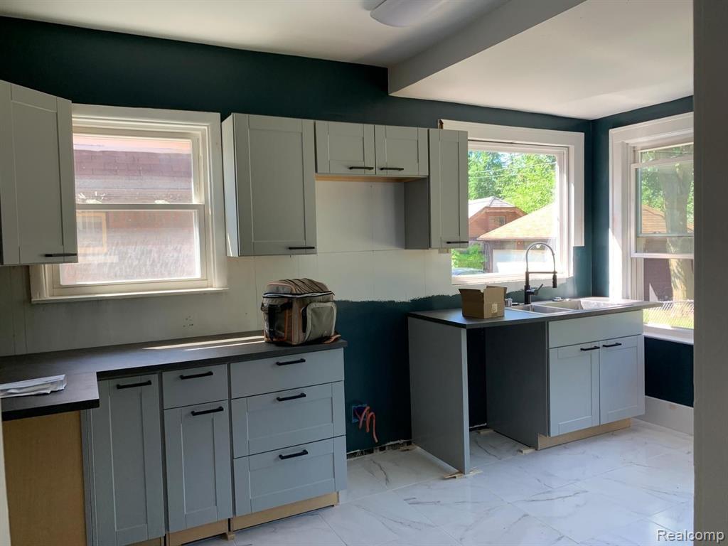 5101 Devonshire Road Detroit, MI 48224 - Photo 5 of 10
