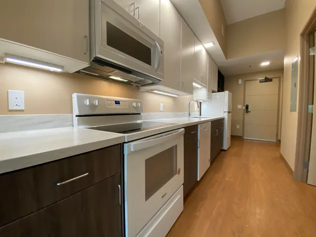 $2,071 | 83 Hanover Street, Unit 205, Manchester, NH 03101