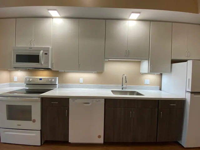 $2,071 | 83 Hanover Street, Unit 205, Manchester, NH 03101