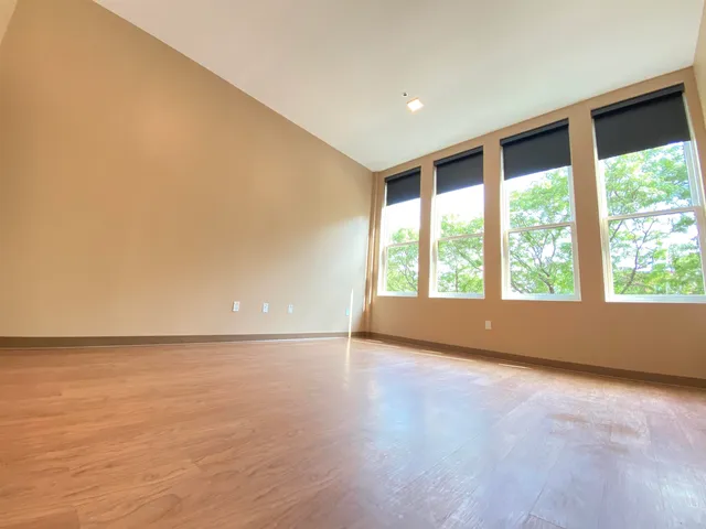 $2,071 | 83 Hanover Street, Unit 205, Manchester, NH 03101