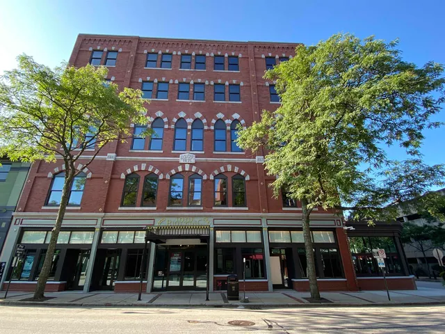 $2,071 | 83 Hanover Street, Unit 205, Manchester, NH 03101