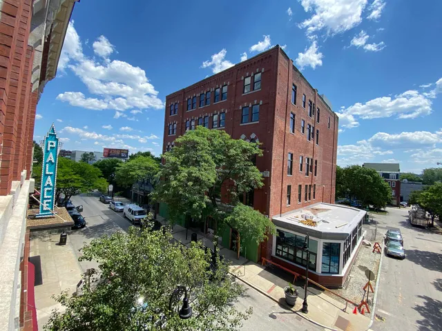 $2,071 | 83 Hanover Street, Unit 205, Manchester, NH 03101