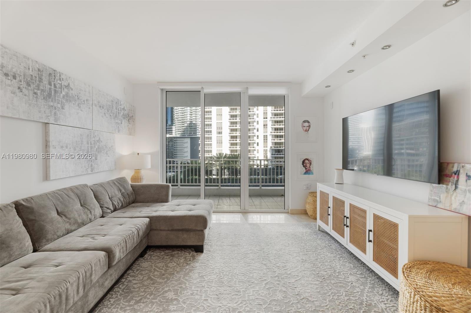 801 Brickell Key Boulevard, Unit 806 Miami, FL 33131 - Photo 2 of 34
